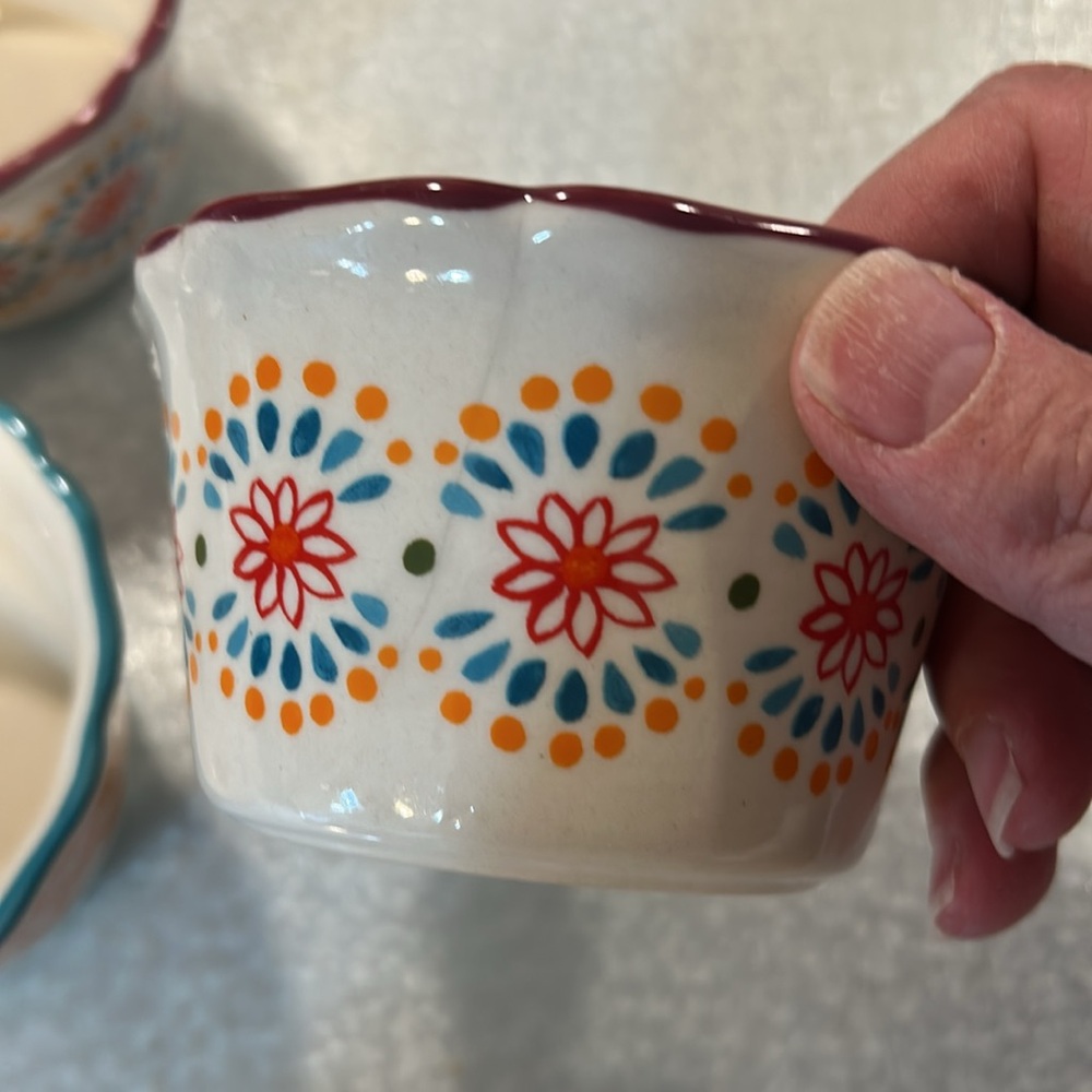 Pioneer women 5 ramekins and measuring cups 4 - Picture 8 of 9